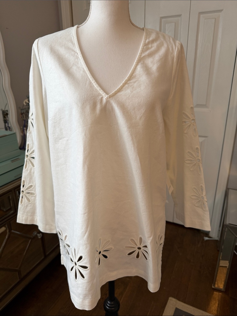 Karen Kane 55% Linen-45% Cotton Fabulous Cream V-Neck Eyelet Tunic Top Small ❤️